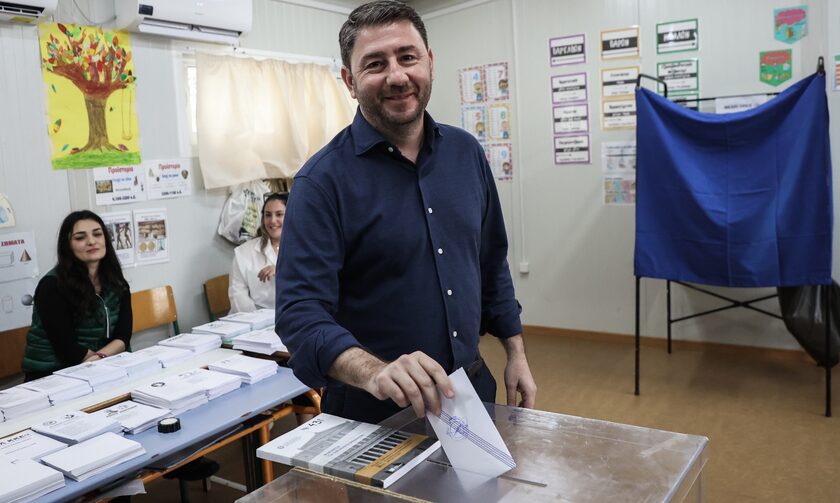 Εκλογές 2023: Τι έγραφε ο τοίχος στο εκλογικό κέντρο που ψήφισε ο Νίκος  Ανδρουλάκης - Newsbomb - Ειδησεις - News
