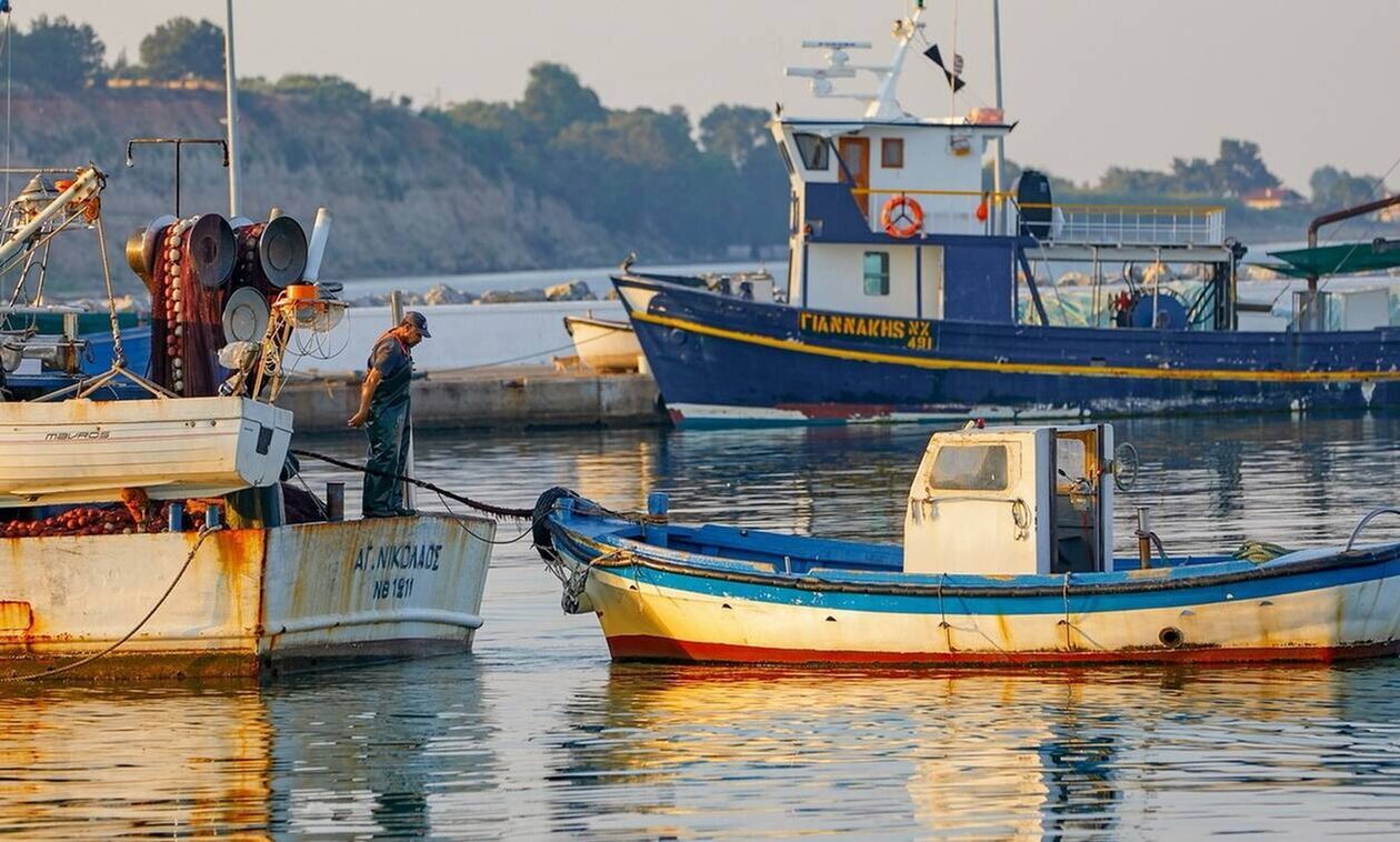 ΥΠΑΑΤ: Αποζημιώσεις 38,6 εκατ. ευρώ σε 10.000 αλιείς και ιχθυοκαλλιεργητές