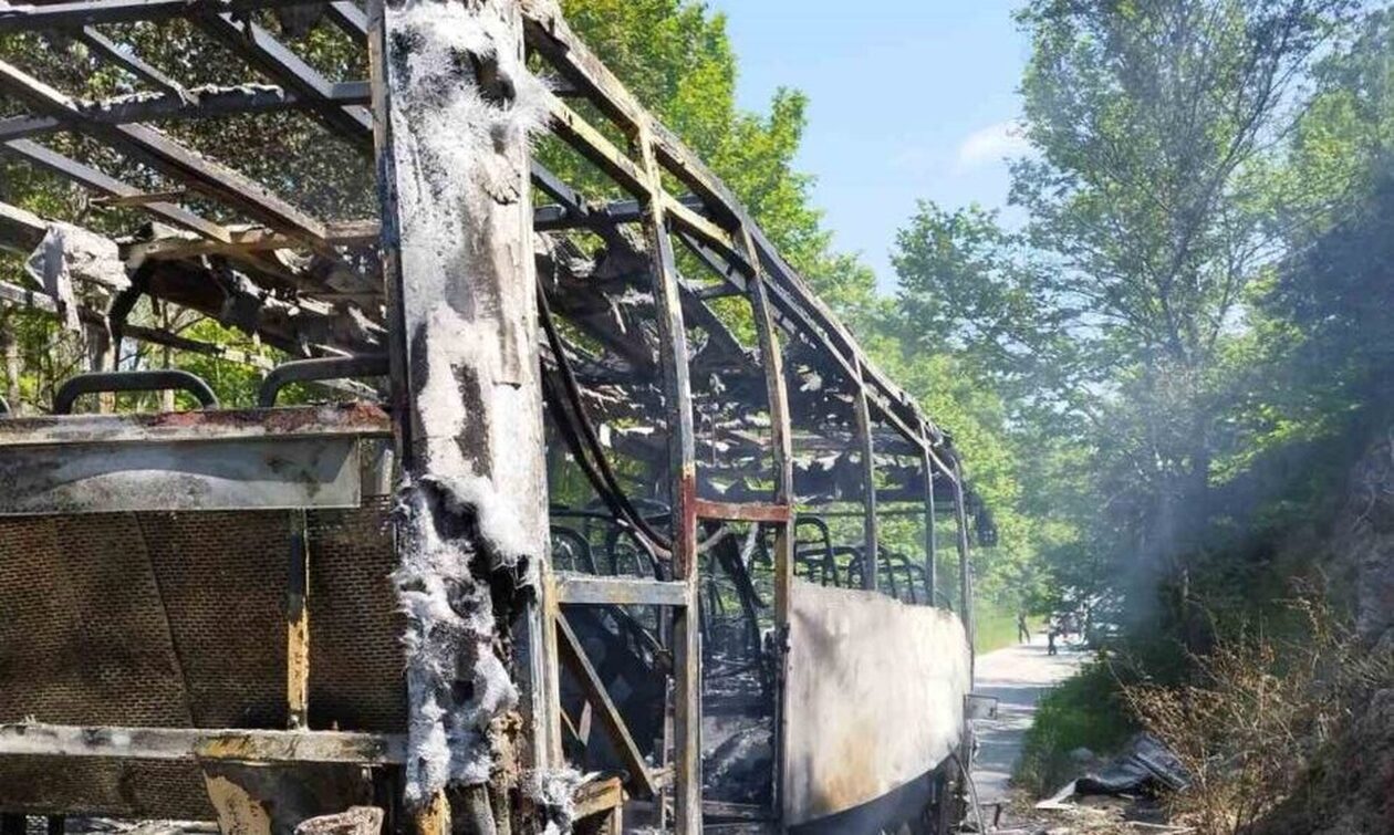 Σέρρες: Λεωφορείο από τη Βουλγαρία κάηκε ολοσχερώς