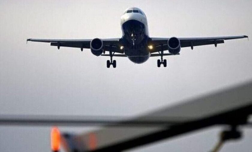 Τρομος στους αιθέρες: Άνοιξε η πόρτα του αεροπλάνου ενώ ήταν στον αέρα!