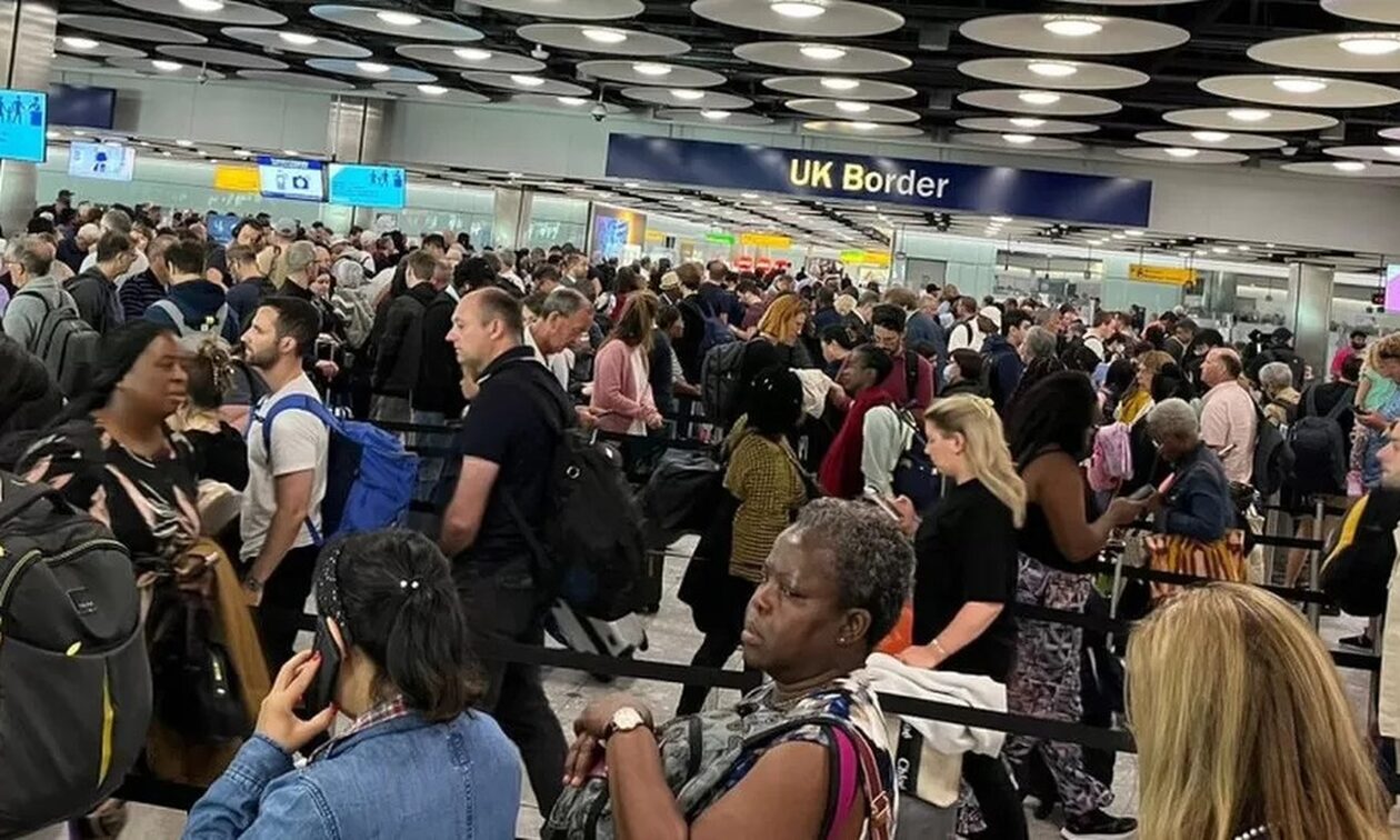 Βρετανία: Μεγάλες καθυστερήσεις στα αεροδρόμια λόγω προβλήματος στους ηλεκτρονικούς υπολογιστές