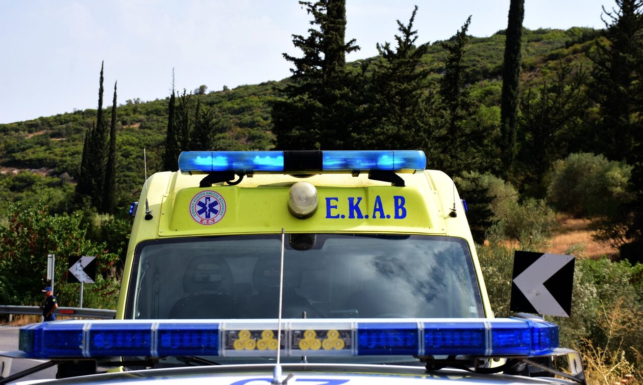 Βόλος: Αυτοκίνητο «βούτηξε» σε χείμαρρο - Δύο άτομα τραυματίστηκαν