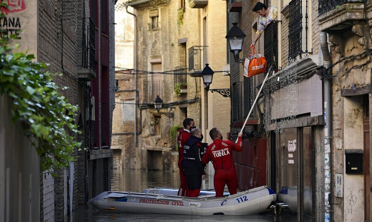 Συναγερμός στην Ισπανία για σφοδρές καταιγίδες