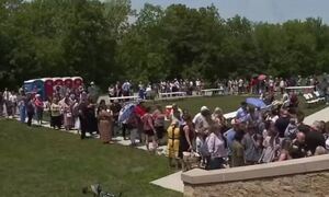 ΗΠΑ: «Θαύμα» με νεκρή καλόγρια που δεν λιώνει στο Μιζούρι - Ουρές πιστών (vid)