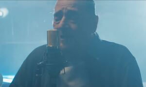 Βασίλης Καρράς: Το νέο του τραγούδι - Επέστρεψε ανανεωμένος στη μουσική μετά το πρόβλημα υγείας