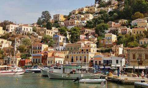 Διακοπές στην Ελλάδα «ψηφίζουν» τουρίστες από όλο τον κόσμο