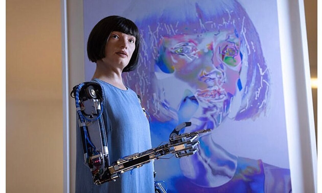 Οικιακά αντικείμενα στη London Design Biennale από Ai-Da, το πρώτο ανθρωποειδές ρομπότ