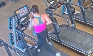 ΗΠΑ: Απίστευτο ατύχημα σε διάδρομο γυμναστηρίου - Σκόνταψε και της έφυγε η φόρμα
