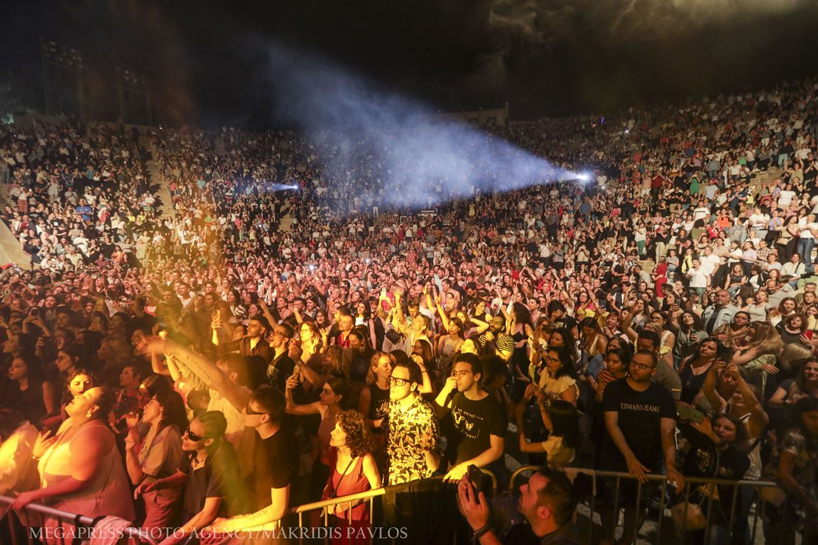 Χιλιάδες κόσμος στη συναυλία της Ελευθερίας Αρβανιτάκη και της Ελεωνόρας Ζουγανέλη στη Θεσσαλονίκη