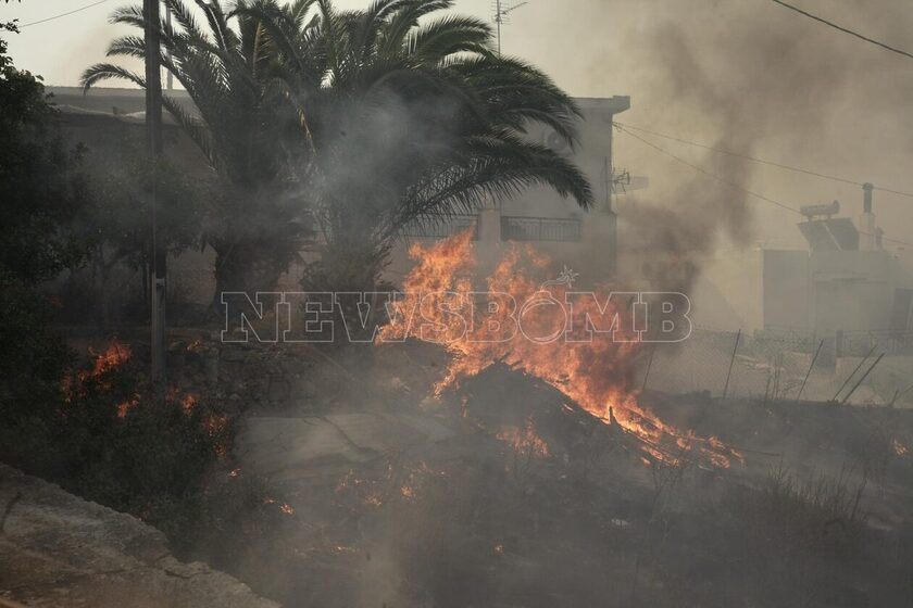 Φωτιά στη Ρόδο: Μπήκε στο Ασκληπιείο το πύρινο μέτωπο - Καίγονται σπίτια και καταστήματα