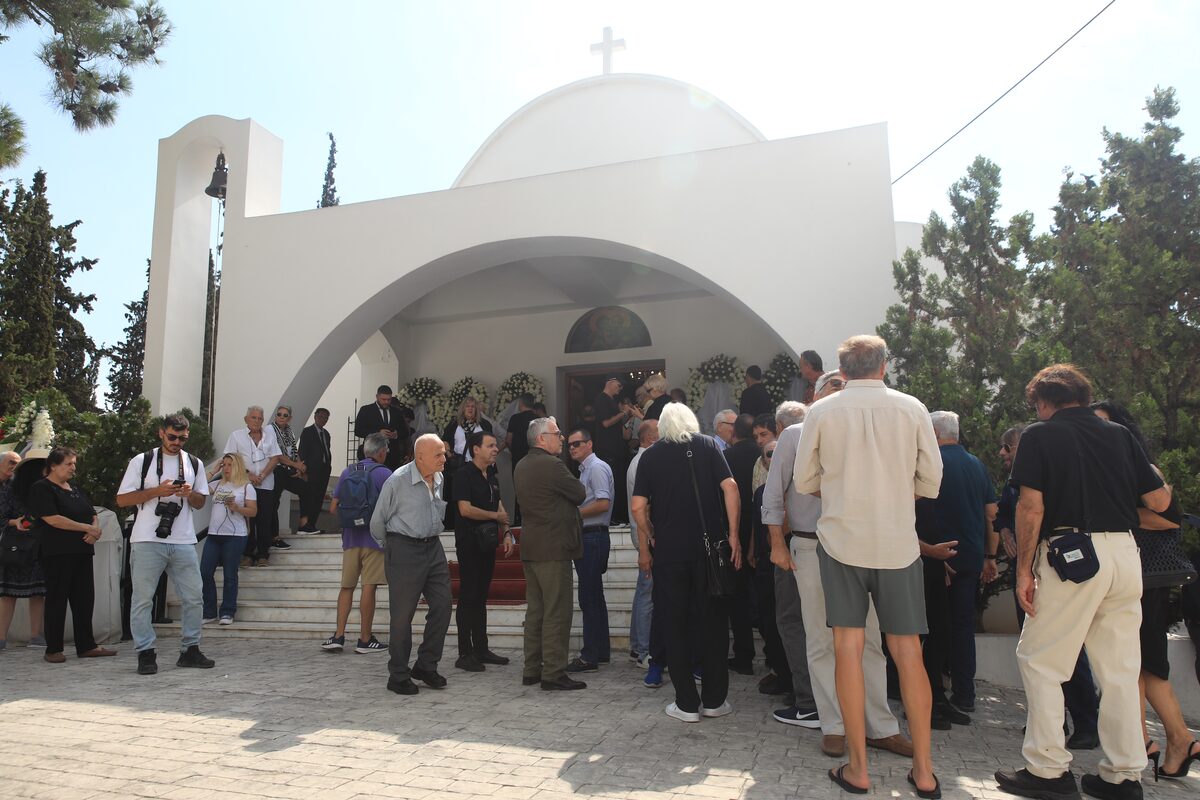 Λιζέτα Νικολάου: Το τελευταίο αντίο στο Παλαιό Φάληρο - «Δεν σου χαρίστηκε τίποτα, όλα τα άξιζες»